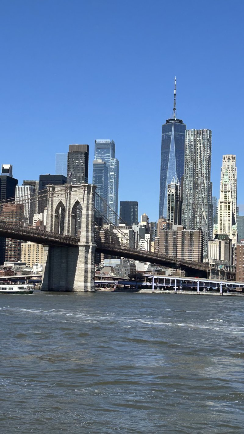 Brooklyn Bridge and Lower Manhattan skyline with One World Trade Center