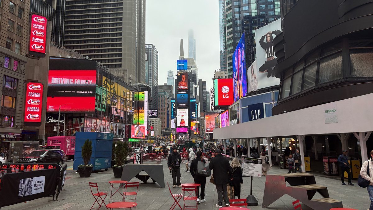 pedestrian plaza 42nd street manhattan